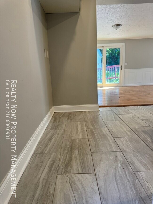 Foto del edificio - 11749 Arden Ave