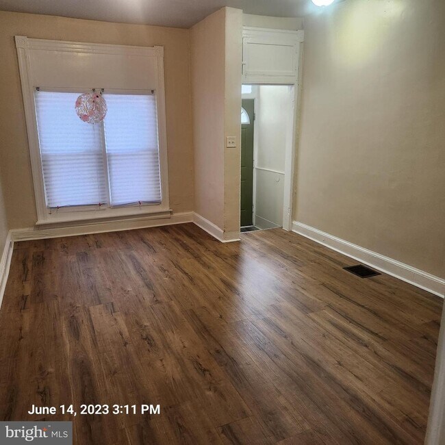 Foto del edificio - 2400 E Madison St