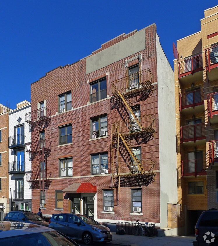 3172 37th St, Long Island City, NY 11103 Apartments in Long Island