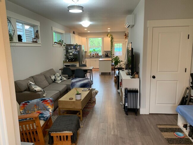 Living room - 12110 SE Raymond St