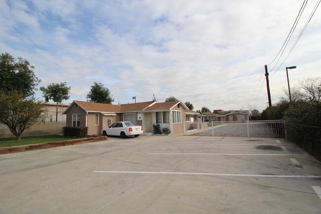 Foto del edificio - 8925 Juniper Ave