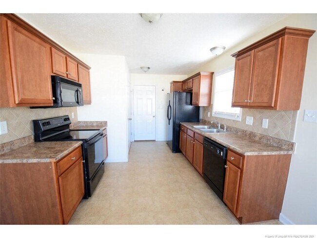 Foto del edificio - 904 Fairfield Cir