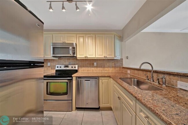 Foto del edificio - 750 NE Spanish River Blvd