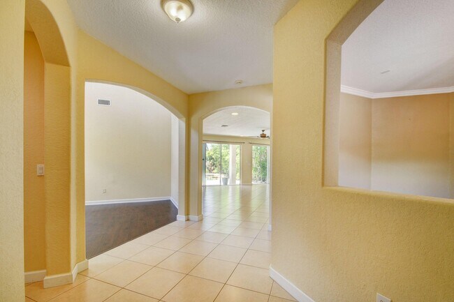 Building Photo - 10537 Galleria St