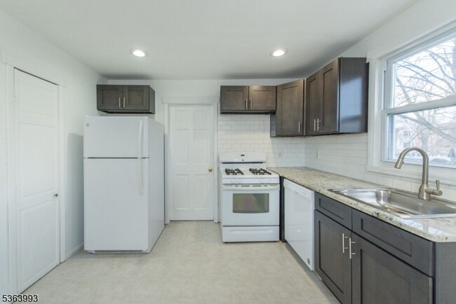 Building Photo - 14 Fidelity Pl