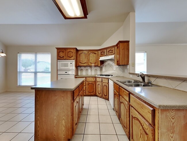 Building Photo - 1385 Tanglevine Dr