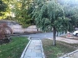 Building Photo - 17 Roslyn Dr