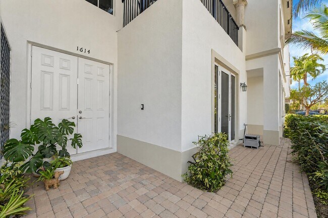 Foto del edificio - 1614 NE 9th St