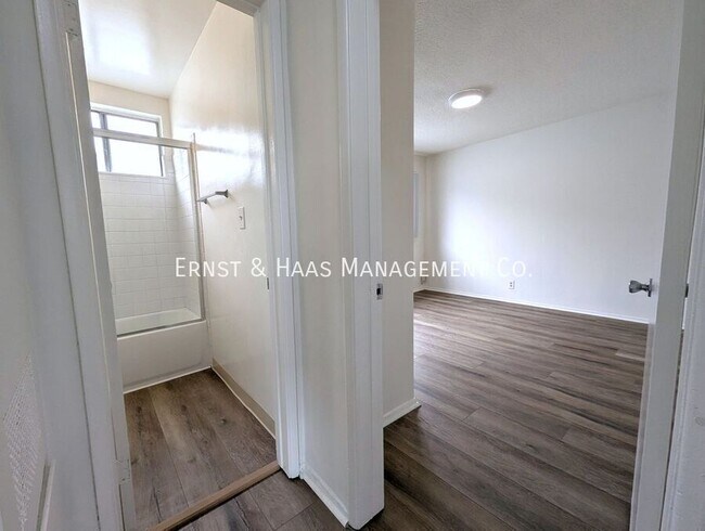 Foto del edificio - 1006 E 32nd St