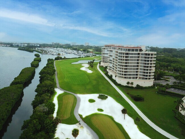 Foto del edificio - Luxury Seasonal or Annual Rental in the Prestigious Grand Bay Community – Longboat Key