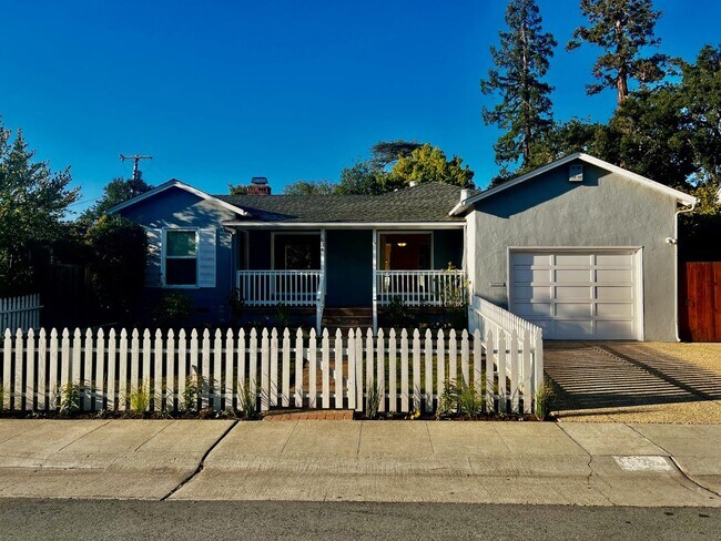 Building Photo - 536 E Capistrano Way