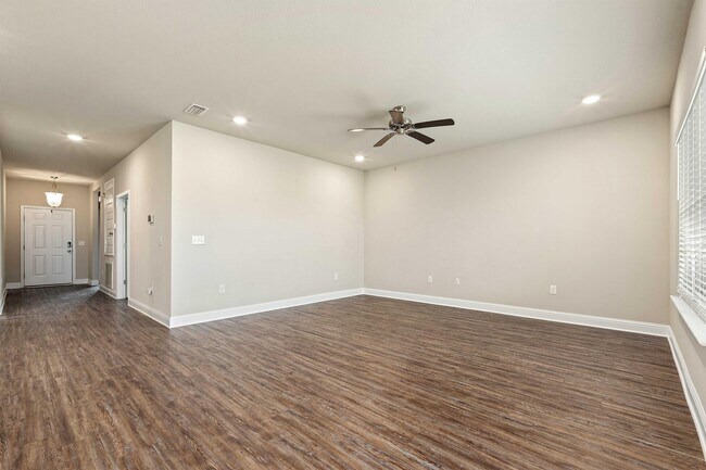 Foto del edificio - 9376 Swan Point Rd