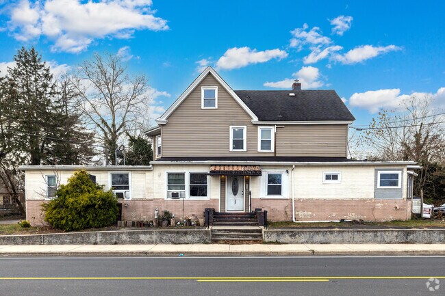 Foto del edificio - 17 Juliustown Rd