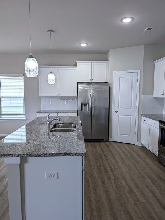 Building Photo - 4 Bedroom!  Easy Access, I-485, I-85, Airp...