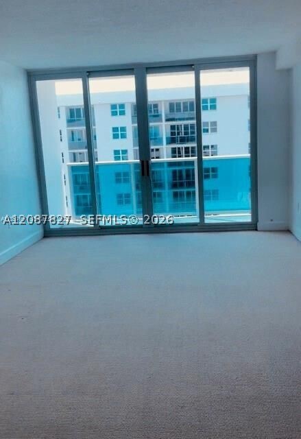 Foto del edificio - 7501 E Treasure Dr