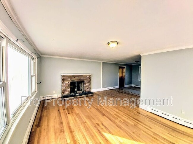 Building Photo - 280 Mapleridge Dr