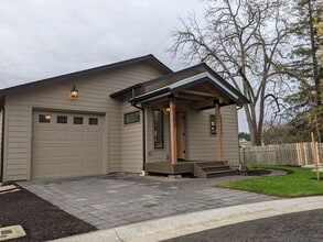 Building Photo - 2202 4 Oaks Grange Rd