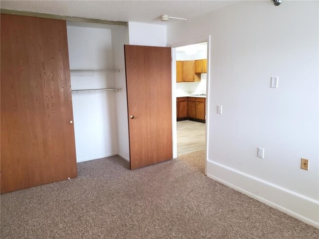 Foto del edificio - 215 Linden Ave W