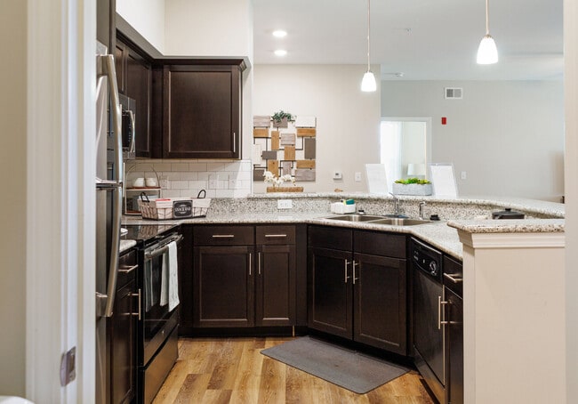 Foto del edificio - Revere at Spring Hill