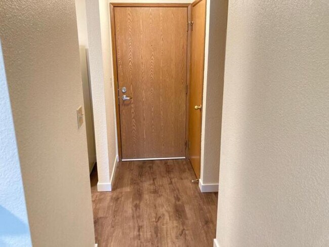 Building Photo - 1 bedroom in Seattle WA 98133