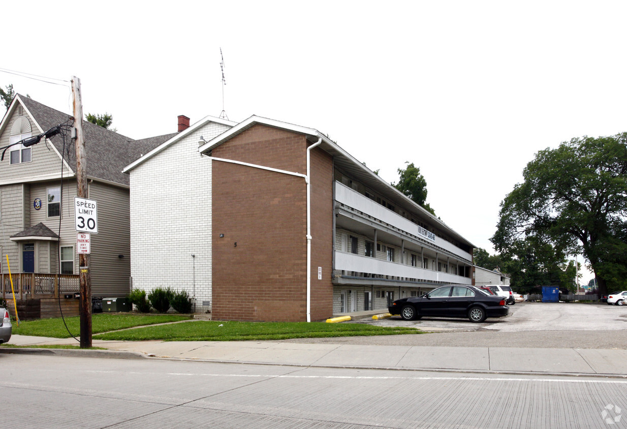 Primary Photo - Buchtel Ave