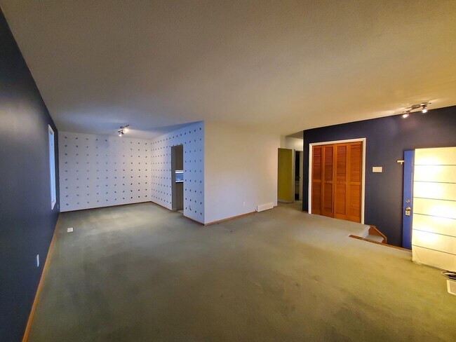 Building Photo - 5104 Fourier Dr SE
