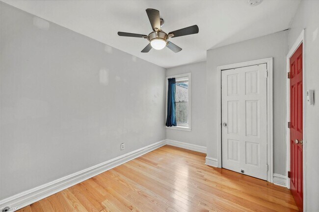 Building Photo - 6 br, 2 bath House - 1730 Monument St