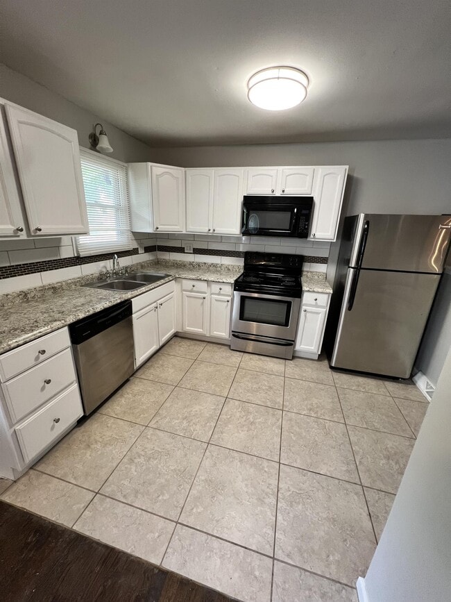 Building Photo - 5358 N Palmer Ave