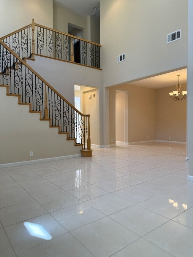 Foto del edificio - Available NOW and a Must SEE!