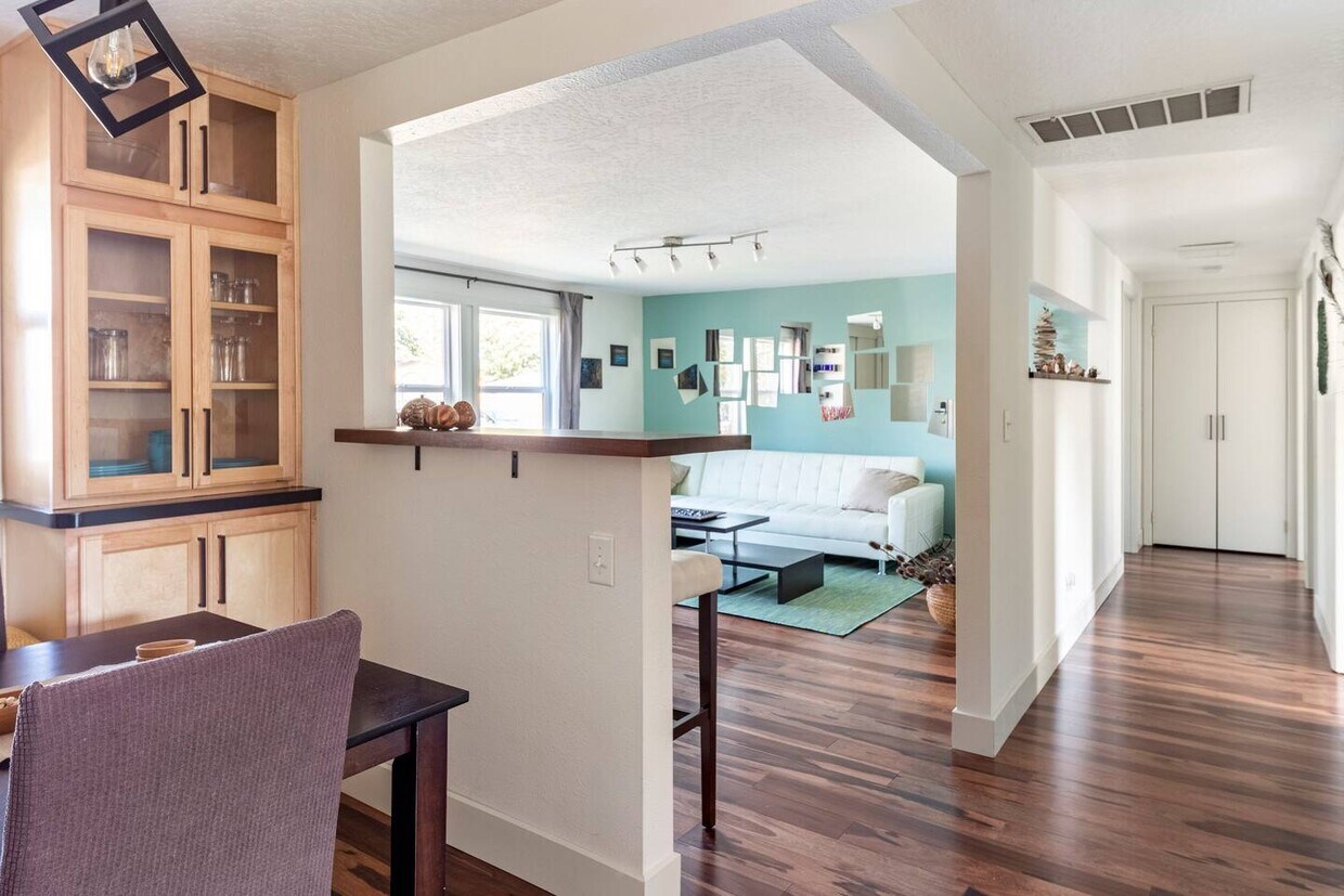 Foto principal - 5305 Leota St