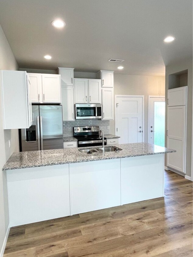 Foto principal - 1021 S Nicolet Rd