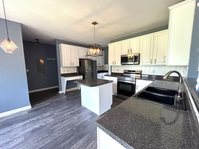 Building Photo - Welcome to River Hills!