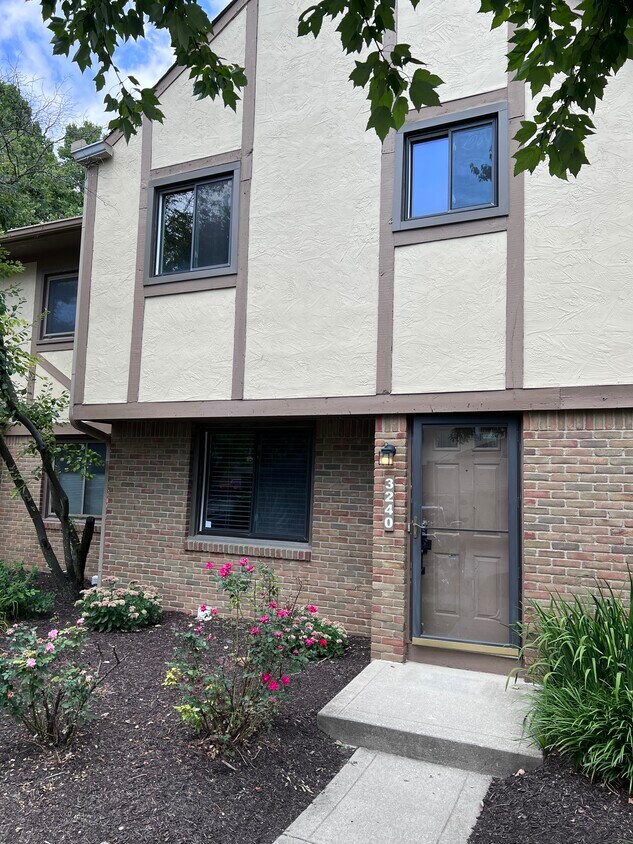Primary Photo - 3240 Brookview Way