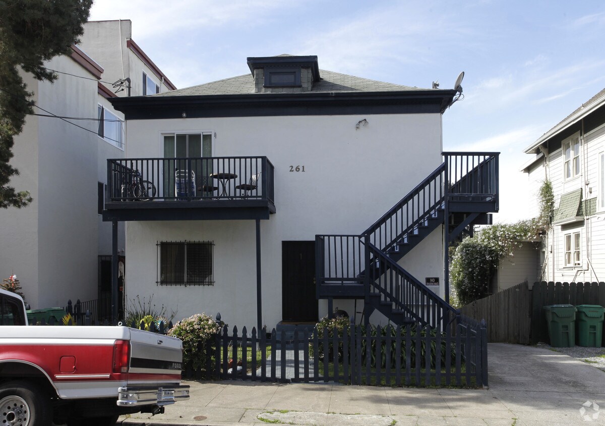 Foto del edificio - 261 Lester Ave