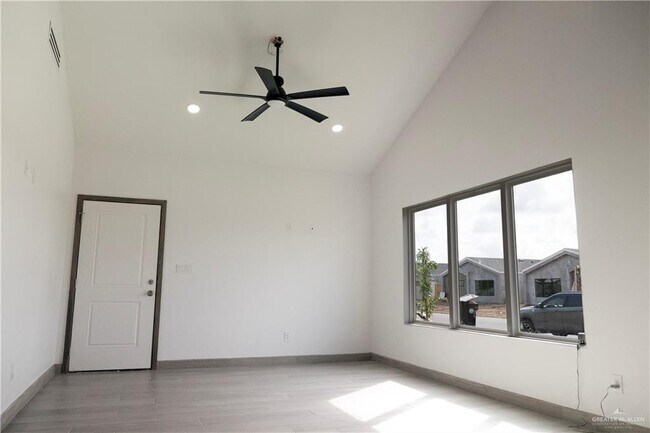Building Photo - 2708 Brownjay Rd