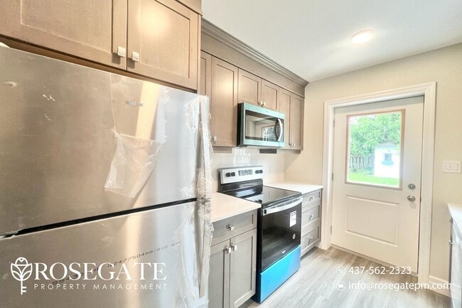 Building Photo - Bright 1 Bed 1 Bath Apartment in Central K...