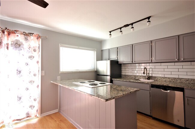 Building Photo - 3087 Colonial Way
