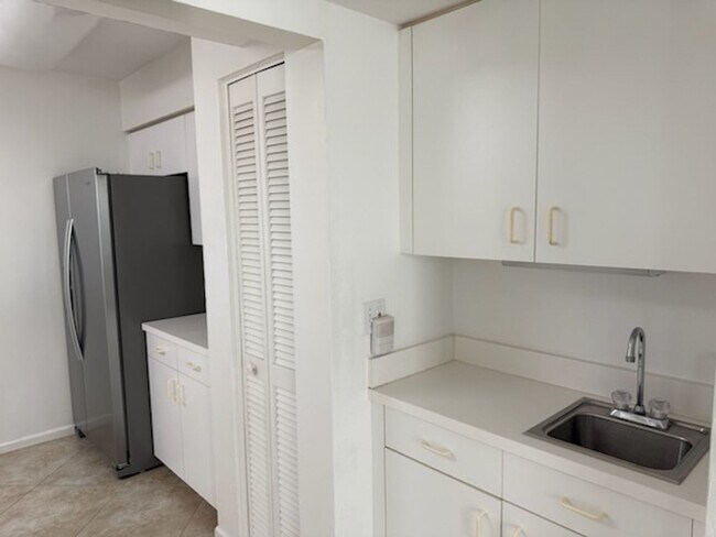 Building Photo - 990 Cape Marco Dr