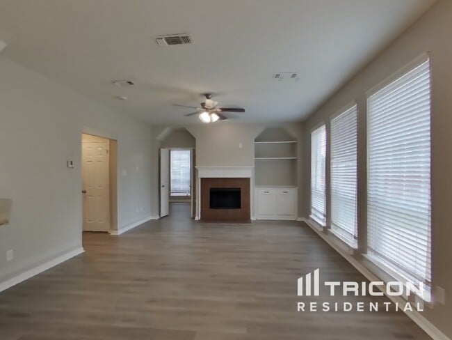 Foto del edificio - 8128 Mt Shasta Cir
