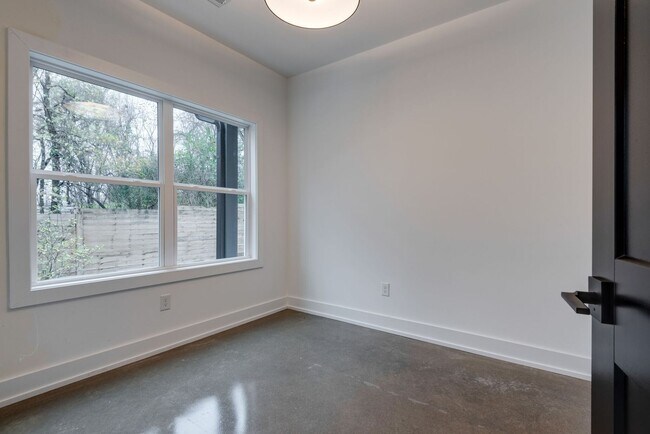 Foto del edificio - Welcome to Your Stylish Haven in Vibrant East Nashville!