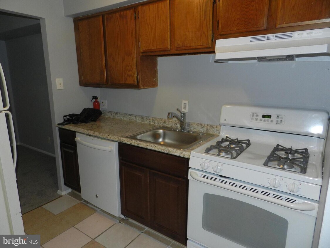 3938 Stone Gate Dr Unit C, Hillcrest Heights, MD 20746 Apartment for