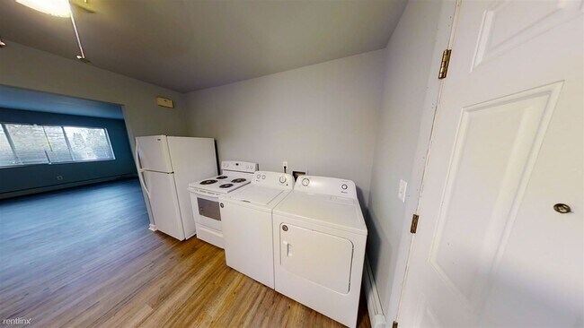 Building Photo - 2 br, 1 bath Duplex - 1114 Fountain St Unit B