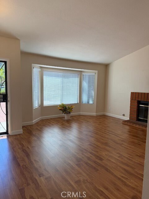 Foto del edificio - 4758 Elm Tree Dr
