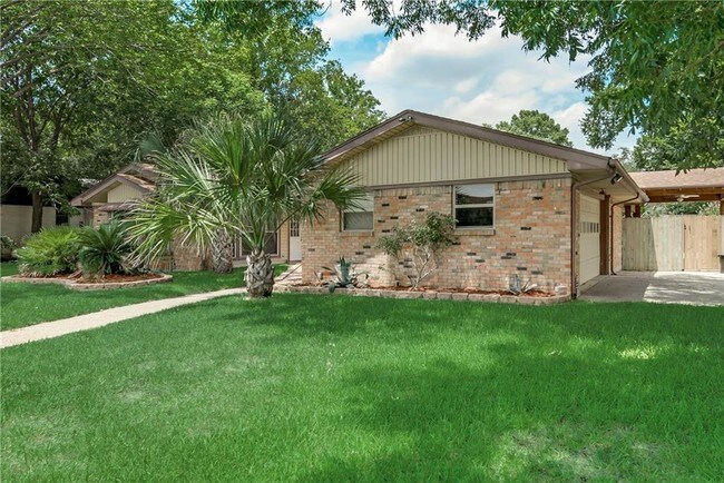 Building Photo - 200 Plainview Dr