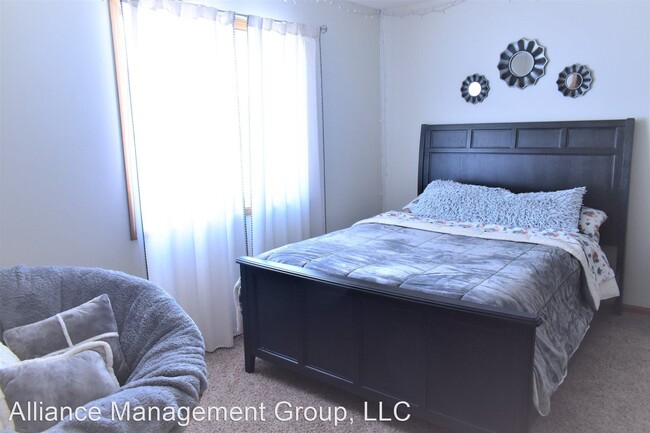 Foto del edificio - 3225-3235 35th Ave S