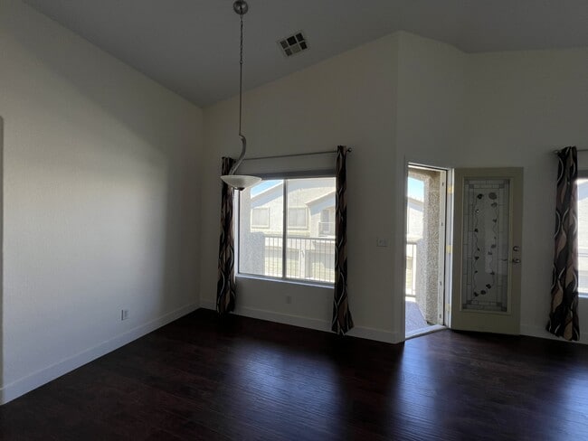 Building Photo - 6371 Lorne Green Ave