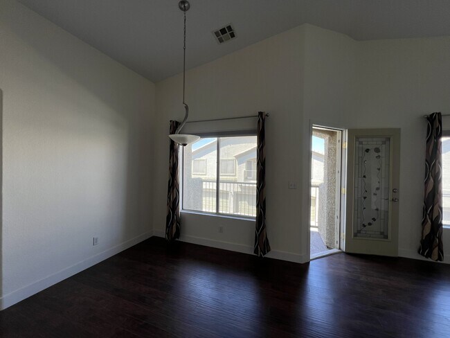 Foto del edificio - 6371 Lorne Green Ave