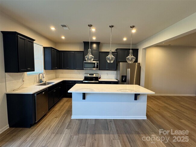 Foto del edificio - 5616 Axil Ln