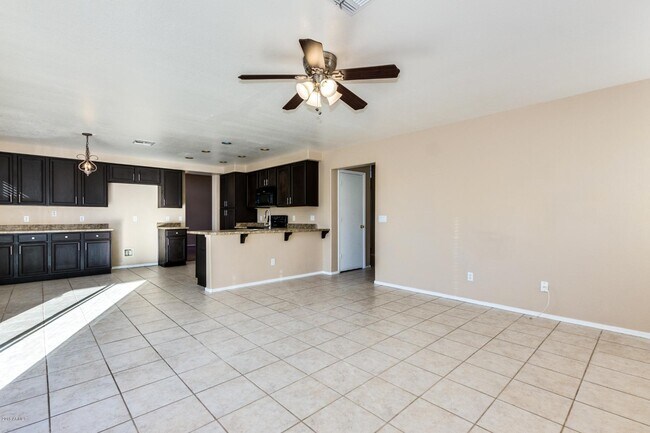 Foto del edificio - 22018 N 73rd Ave