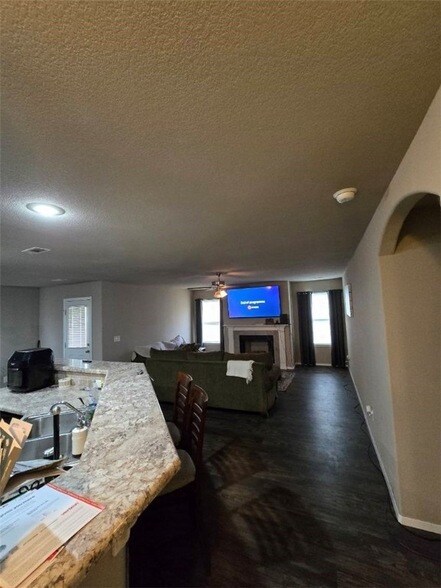 Foto del edificio - 1302 S Springfield Dr